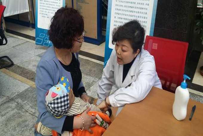 甘肃省中医院“关爱儿童健康•推广小儿推拿”大型义诊活动纪实