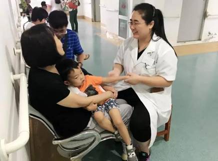 栖霞市中医院开展小儿推拿业务